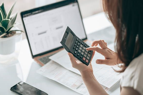 Benefits of Personal Checking Accounts for Young Adults